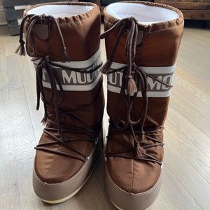 Brown Moon Boots